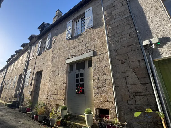 Stunning historic stone house in the centre of Treignac with gîte  Ref. 1788 T Located in the he 