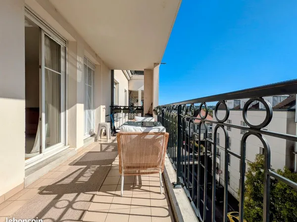 Appartement 3 Pièces traversant avec terrasse et balcon 