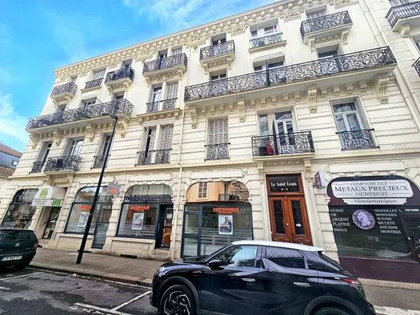 Studio 1 pièce 14 m² 