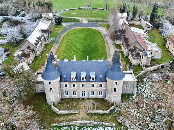 Chateau 28 pièces 947 m² 
