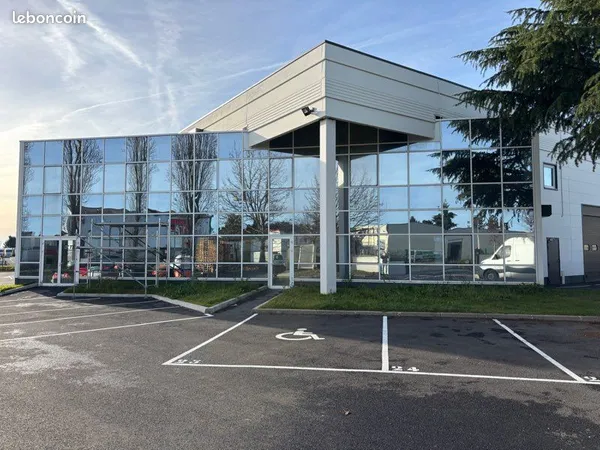 Local professionnel, commercial de 195 m² à vendre 