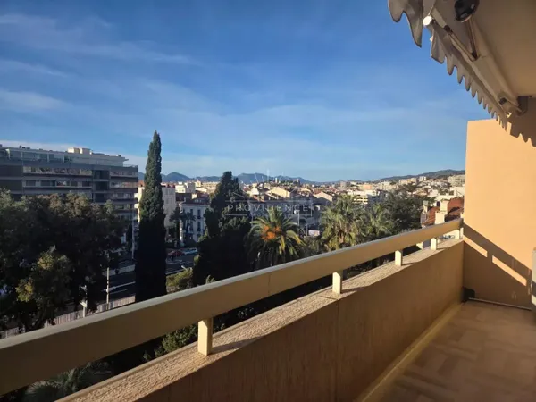 Grand appartement mezzanine 3P dernier étage - Cannes 