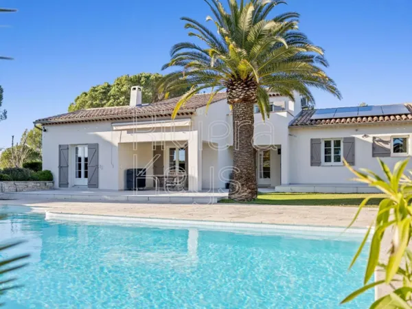 ROQUEBRUNE-SUR-ARGENS - La Bouverie : Magnifique villa avec pisc 