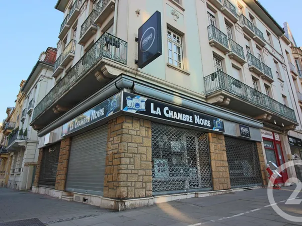 Local 3 pièces 57 m² 