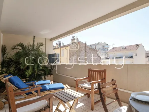 Beau deux pièces avec terrasse sud, Cannes centre 