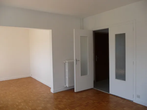Loue appartement 70m² 