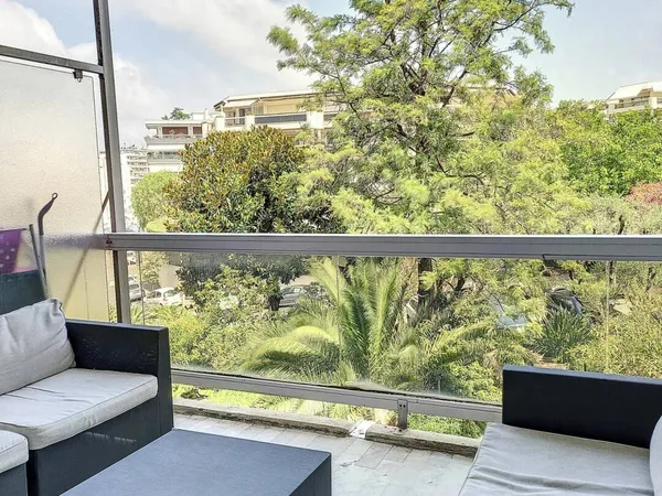 Studio 1 pièce 30 m² 