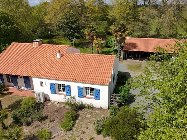 Maison Bois De Cene 5 pièces + dépendance sur 2Ha de terrain 