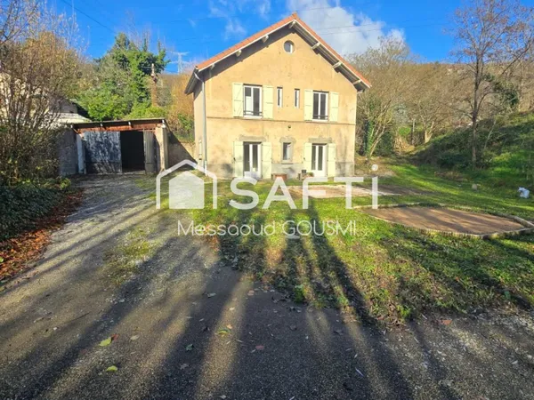 Maison 81 m² - 3 niveaux - Grand terrain plat de 5 600 m² + garage 32 m² 