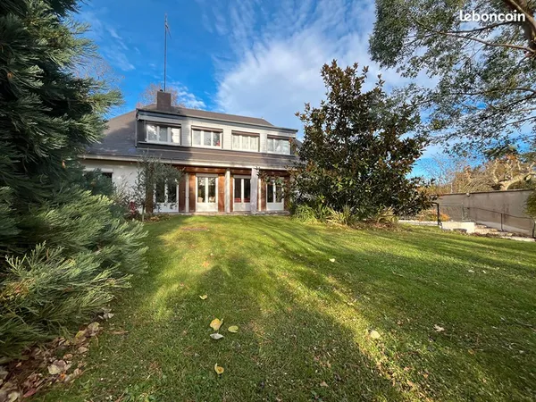 Propriété 11 pièces 369 m² 