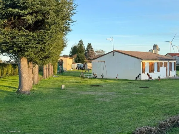 Charmant Maison de Village de Plain-Pied - 3 Chambres, à 7km de Ruffec 