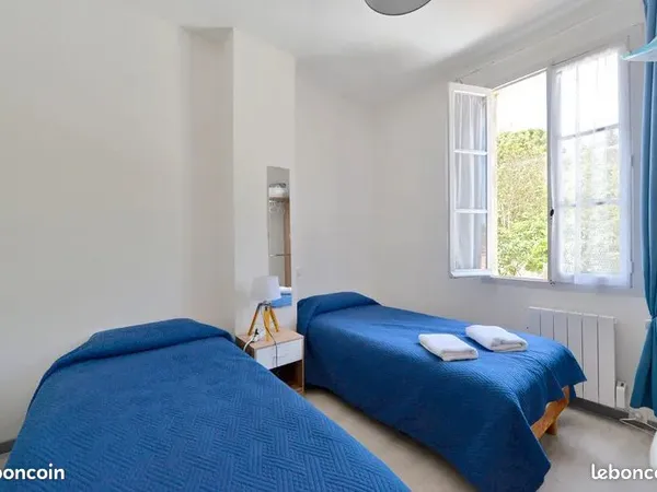 Chambre "Montségur" avec salle d'eau partagée 