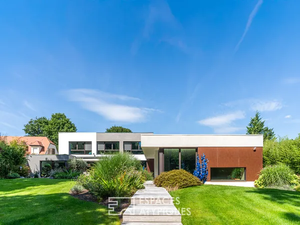 Villa d'architecte et son spa privé au coeur d'un parc arboré 