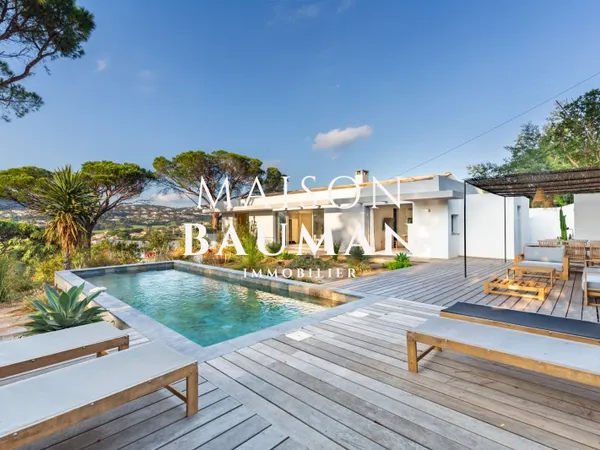 Villa d'Architecte au Coeur d'un Jardin Méditerranéen 