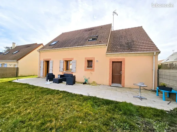 Maison à louer à Beville le Comte 