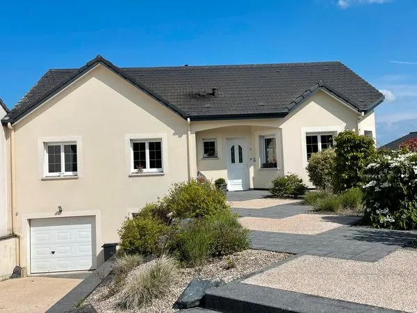 Maison de plein pieds avec sous-sol complet 