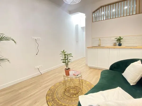 Appartement rénové au pied du métro Corentin Celton 