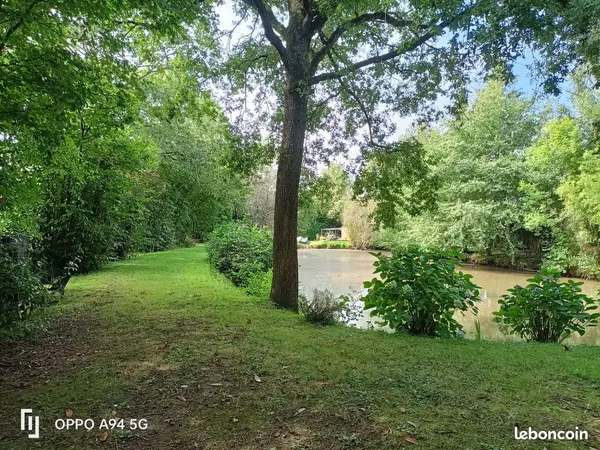 Terrain de loisirs avec etang 