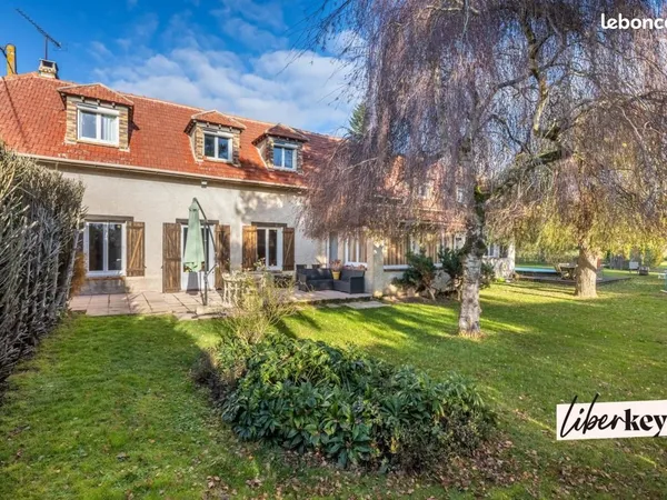 Propriété 8 pièces 220 m² 