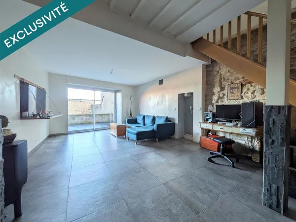 CHARMANTE MAISON DE VILLE avec EXTERIEUR et GRAND ATELIER 