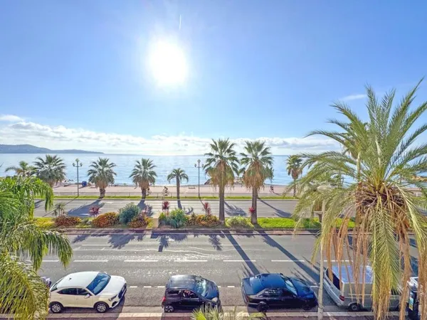 3 pièces avec terrasse-loggia vue mer-Promenade des Anglais