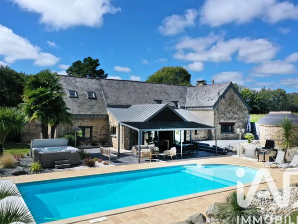 Maison 8 pièces 218 m² 
