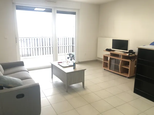 T2 meublé avec grand balcon 