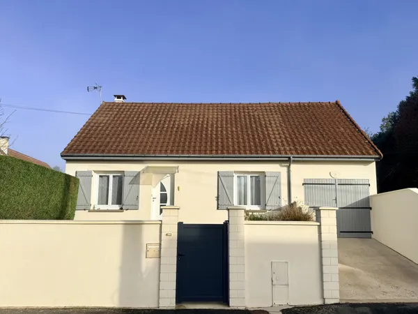 Pavillon rénové avec garage et jardin 