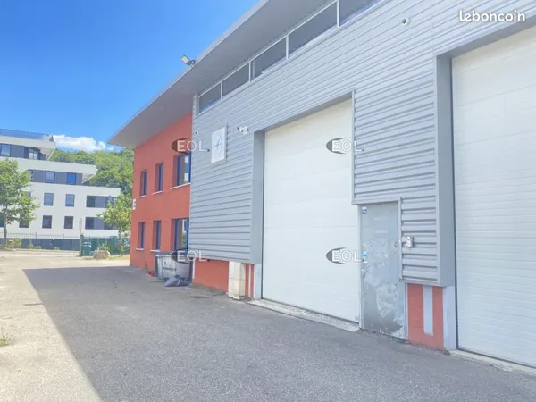 Local d'activité 230 m² 