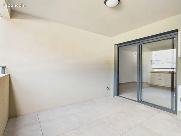 Studio 1 pièce 33 m² 