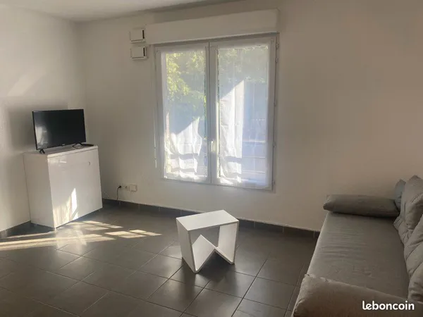 À louer studio meublé, 21 m² proche Fac 