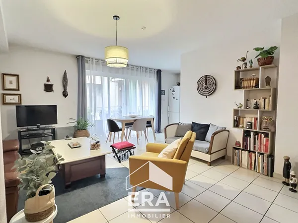 APPARTEMENT T4 - TERRASSE ET PARKING 