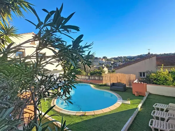 LA SEYNE SUR MER - Limite SIX-FOURS - Villa 5 pièces 135m² ou 2 habitations T3+T2 sur 805m² de 