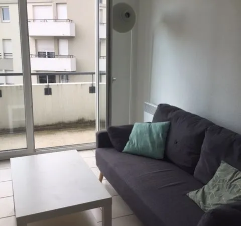 Appartement meublé dans résidence de standing avec parking, Carmes/1er mai 