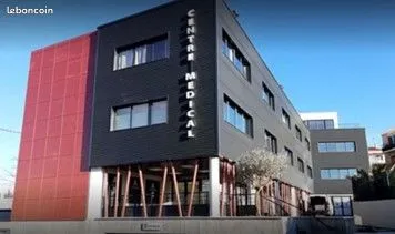 Local professionnel dans centre médical 