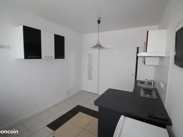 Studio 1 pièce 12 m² 