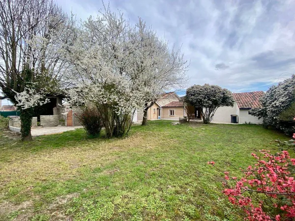 Maison 1 pièce 121 m² 