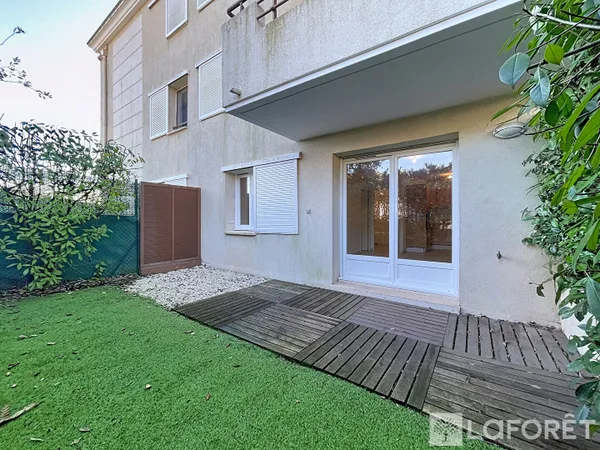 Appartement Le Luc 2 pièce(s) avec jardin + stationnement privatif 