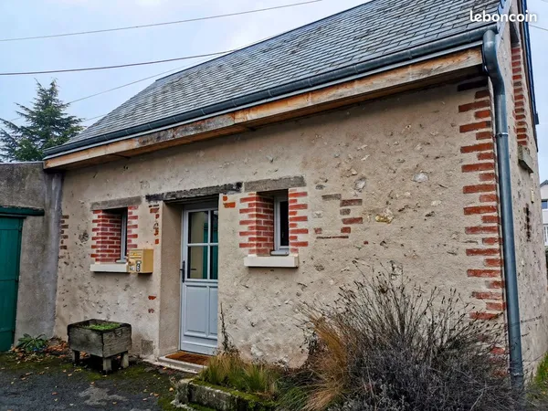 Charmante maisonnette tourangelle en pierre et bois, complètement meublée et totalement équipée 