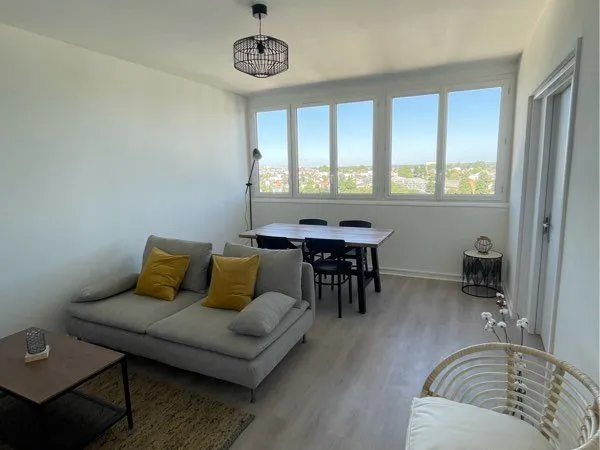 Appartement lumineux au dernier étage 