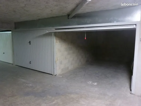Grasse V.Hugo garage /box fermé et sécurisé 