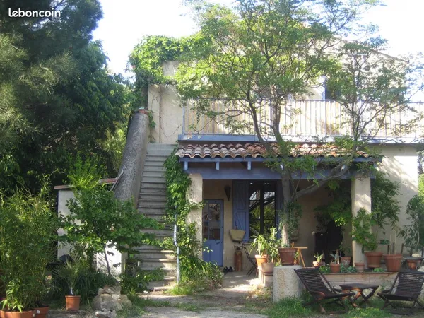Loue unique et atypique charmant f4 dans maison vignerone coeur de vendargues 