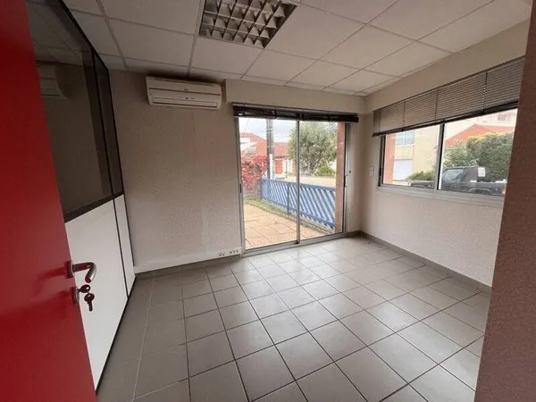 Local professionnel 110 m² 