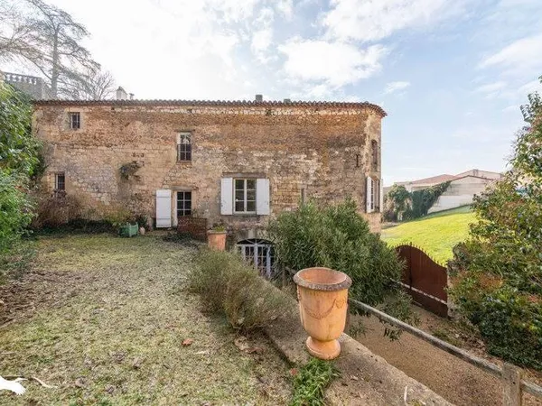 Maison 10 pièces 270 m² 