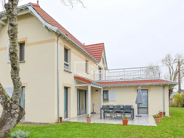A VENDRE - AGENCE GIBOIRE - MAISON FAMILIALE PROCHE MER BONNE S 