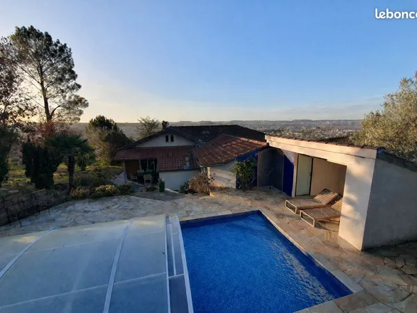 Vue imprenable sur Albi - Superbe maison de plain-pied avec piscine sur 2960 m² 