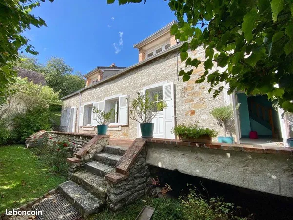 BELLE LONGERE, entièrement rénovée,130m2, 4 chambres, 2 sdb/d 