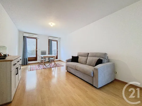 Studio 1 pièce 32 m² 