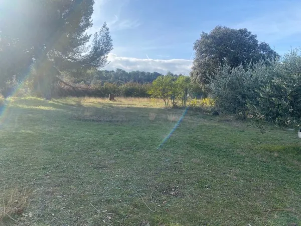 Terrain 775 m² 