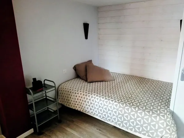 Chambre indépendante meublée 